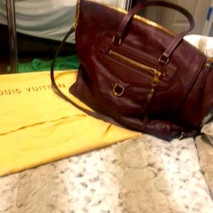 Louis Vuitton Burgundy large size shoulder bag. Authentic.. Lovely Bag🦋